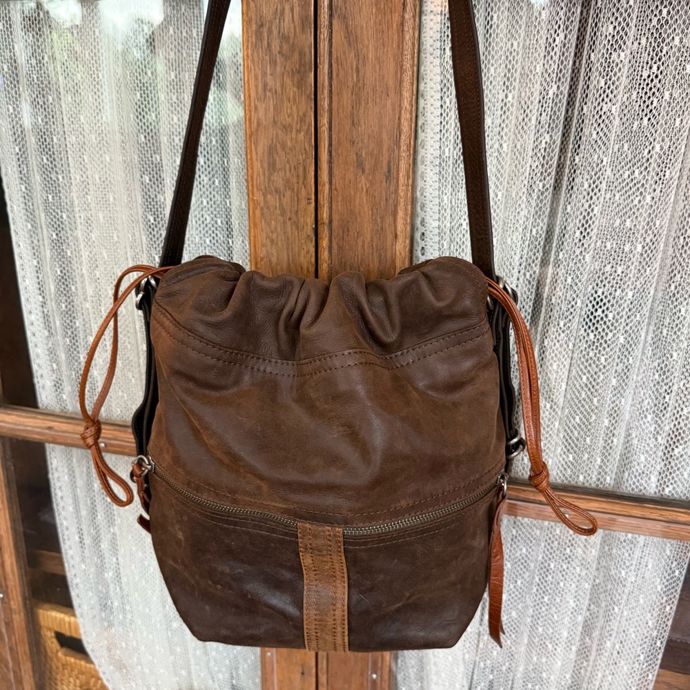 Rough and Tumble distressed espresso/ rustic pecan Train with 3 way LP strap - Picture 6 of 16